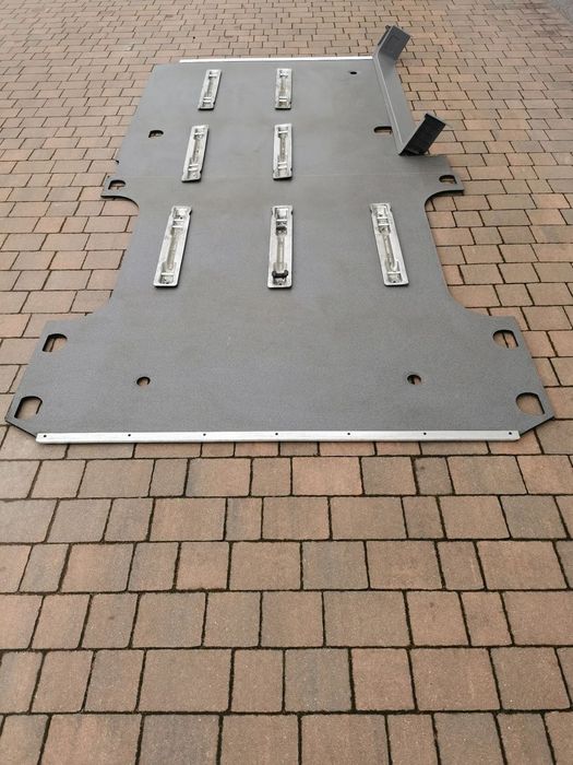 Podłoga szyny Podsufitka Sprinter 906  wykładzina tunel nawiewu boczki  fotele Mercedes Sprinter 906 fotele