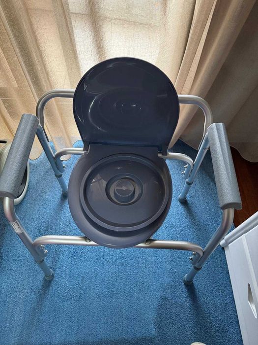 Cadeira Sanitária Portátil
