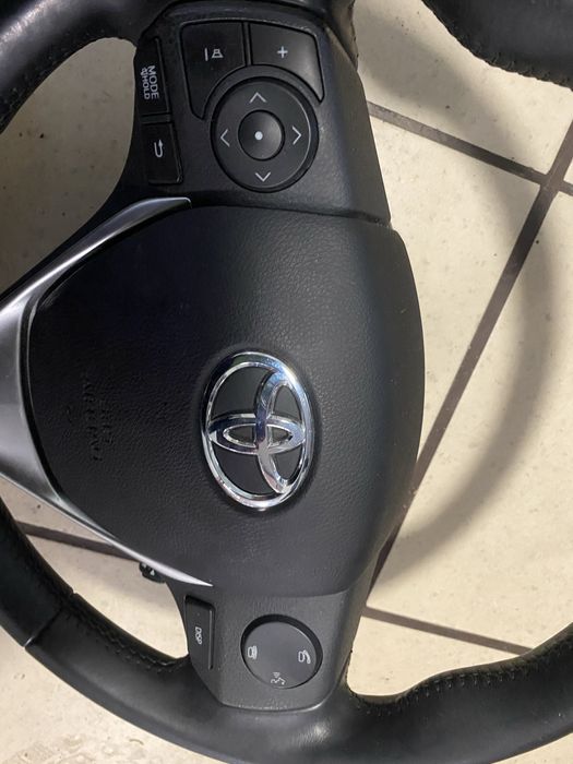 Kuerownica Toyota Auris Hybrid II E18 jak nowa