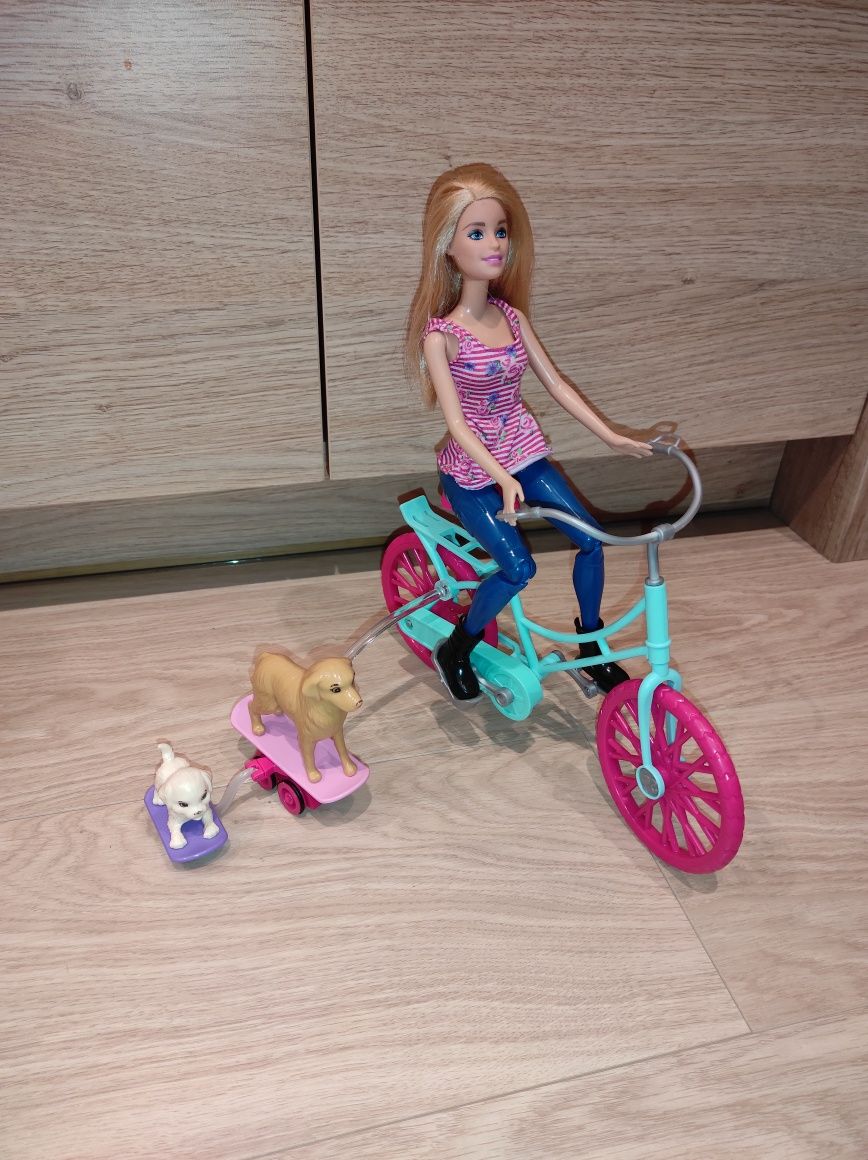 Barbie na rowerze z pieskami, rowerzystka, Mattel