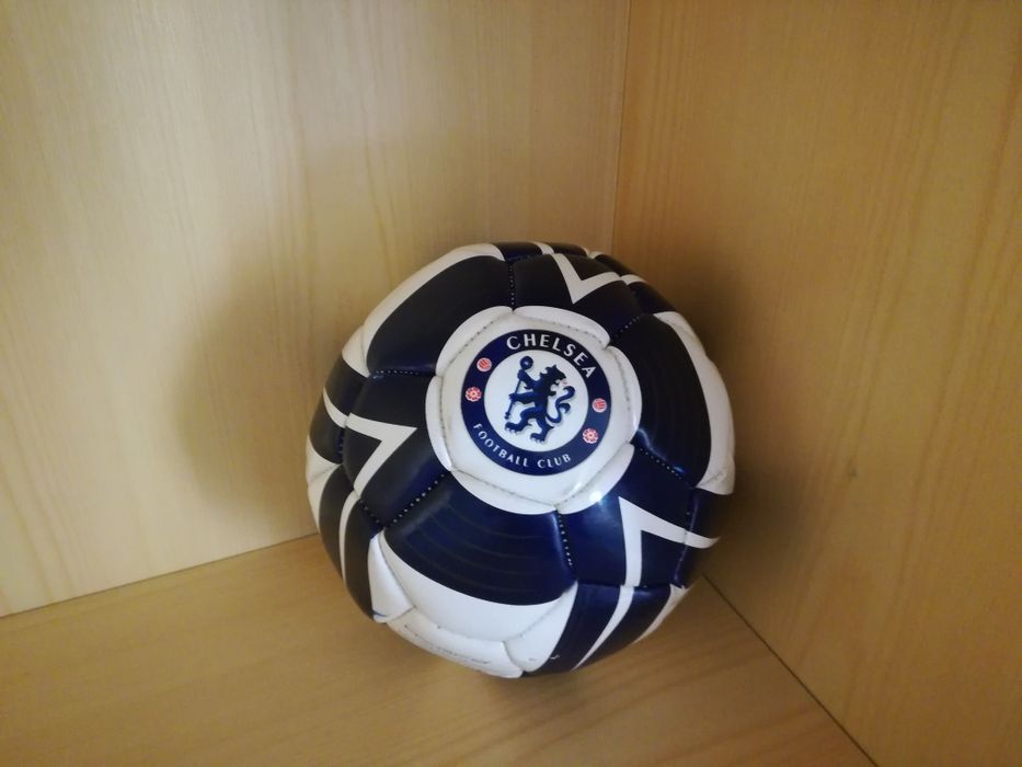 Mała piłka Chelsea uszkodzona