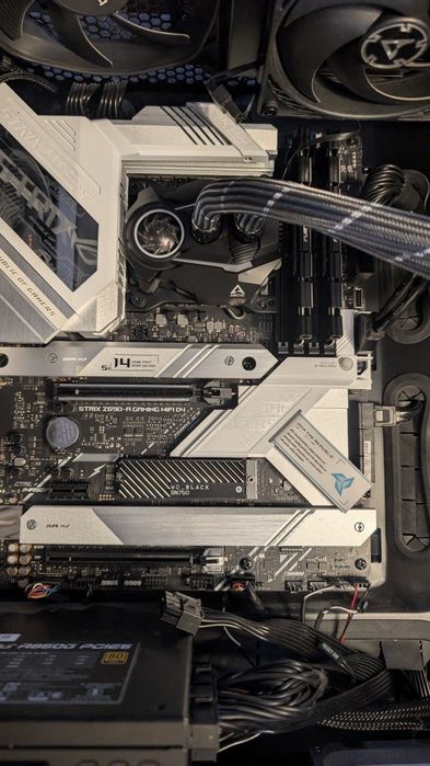 Intel 13600kf, Asus rog strix z690-a wifi d4, ddr4 32gb 3600, Aio
