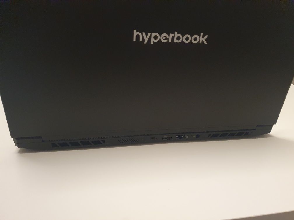 Hyperbook pulsar v17,  i7 10th, rtx3070, 32gb