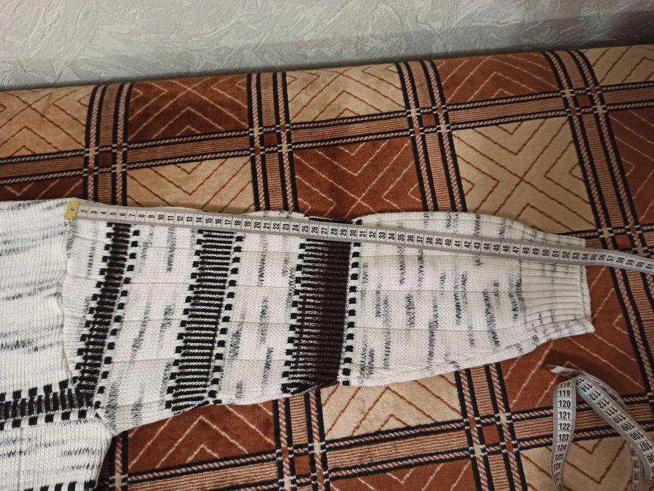 Мужской теплый свитер под горло