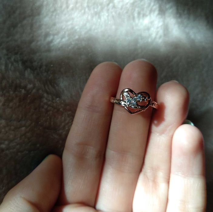 Кольцо Xuping белые фианиты позолота, размер 17