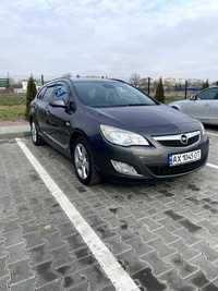 Продам Opel Astra J 2011 газ /бенз