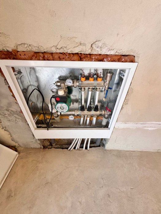 ПРОДАЖ Трикімнатна квартира з кухнею студією поруч парку