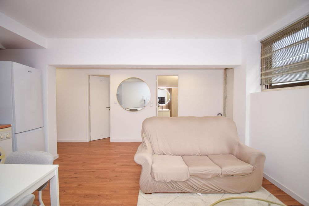 T3 Remodelado e mobilado - Atelier convertido em habitação