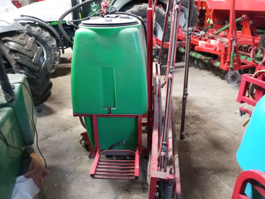 Opryskiwacz bury 600 litrów