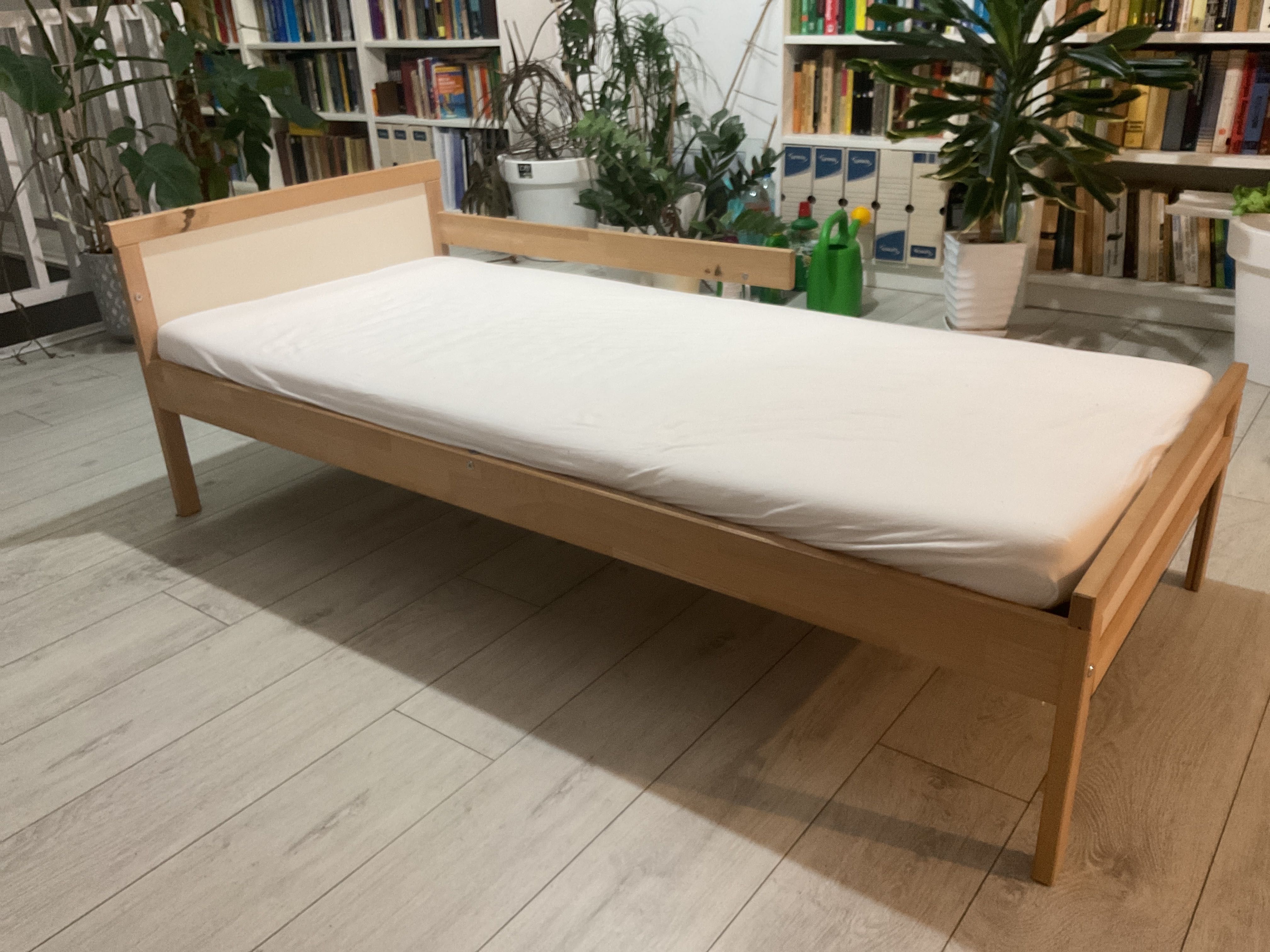 Łóżko Ikea dla dziecka + materac z ochraniaczem