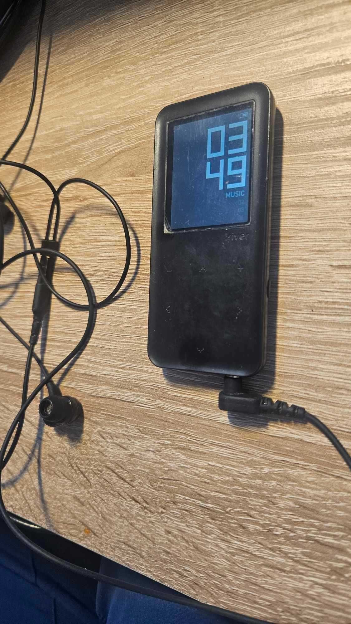 iriver e30 4GB + sluchawki SoundMAGIC PL30+
