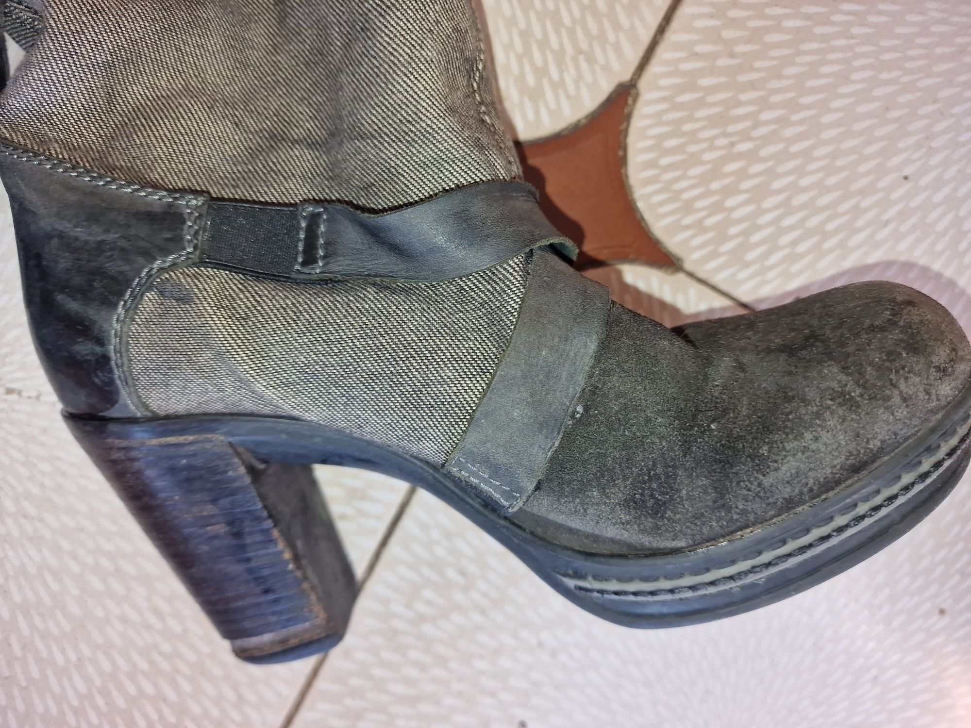 Botas de cano alto da marca Diesel Tam38