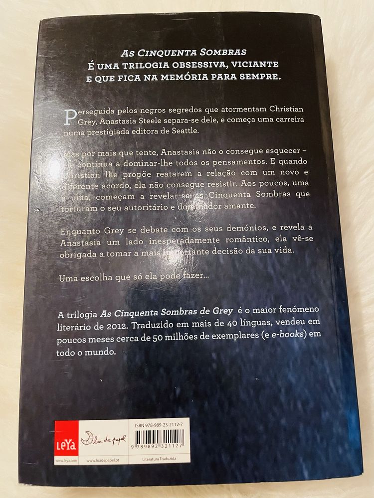 Livro “Cinquenta Sombras Mais Negras”