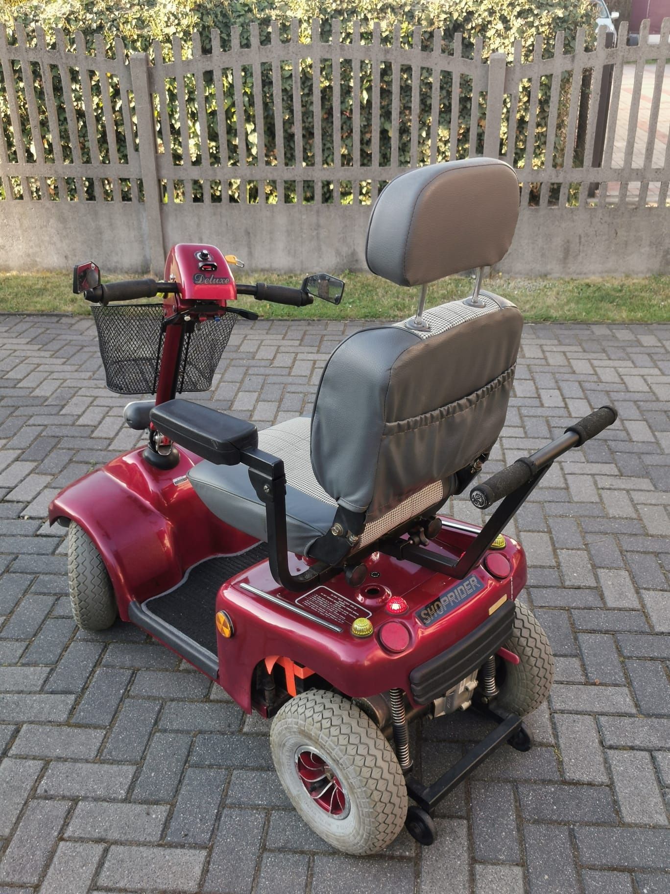 Wózek elektryczny dla osoby niepełnosprawnej