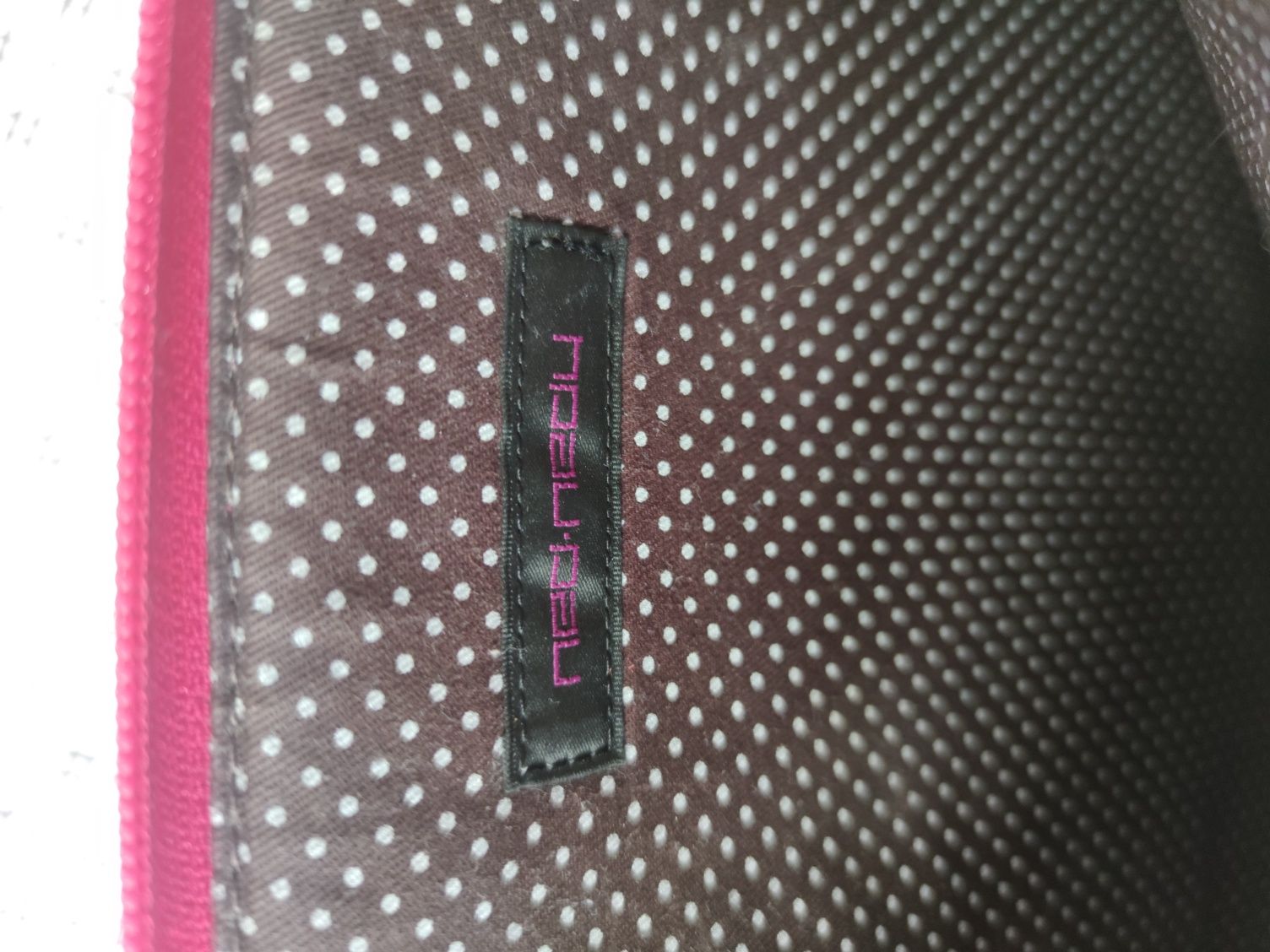 Różowe etui na tablet 12 cali zapinane na zamek błyskawiczny