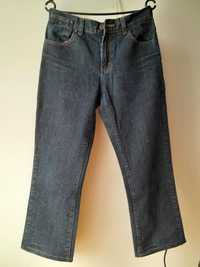 Ciemne spodnie jeansowe