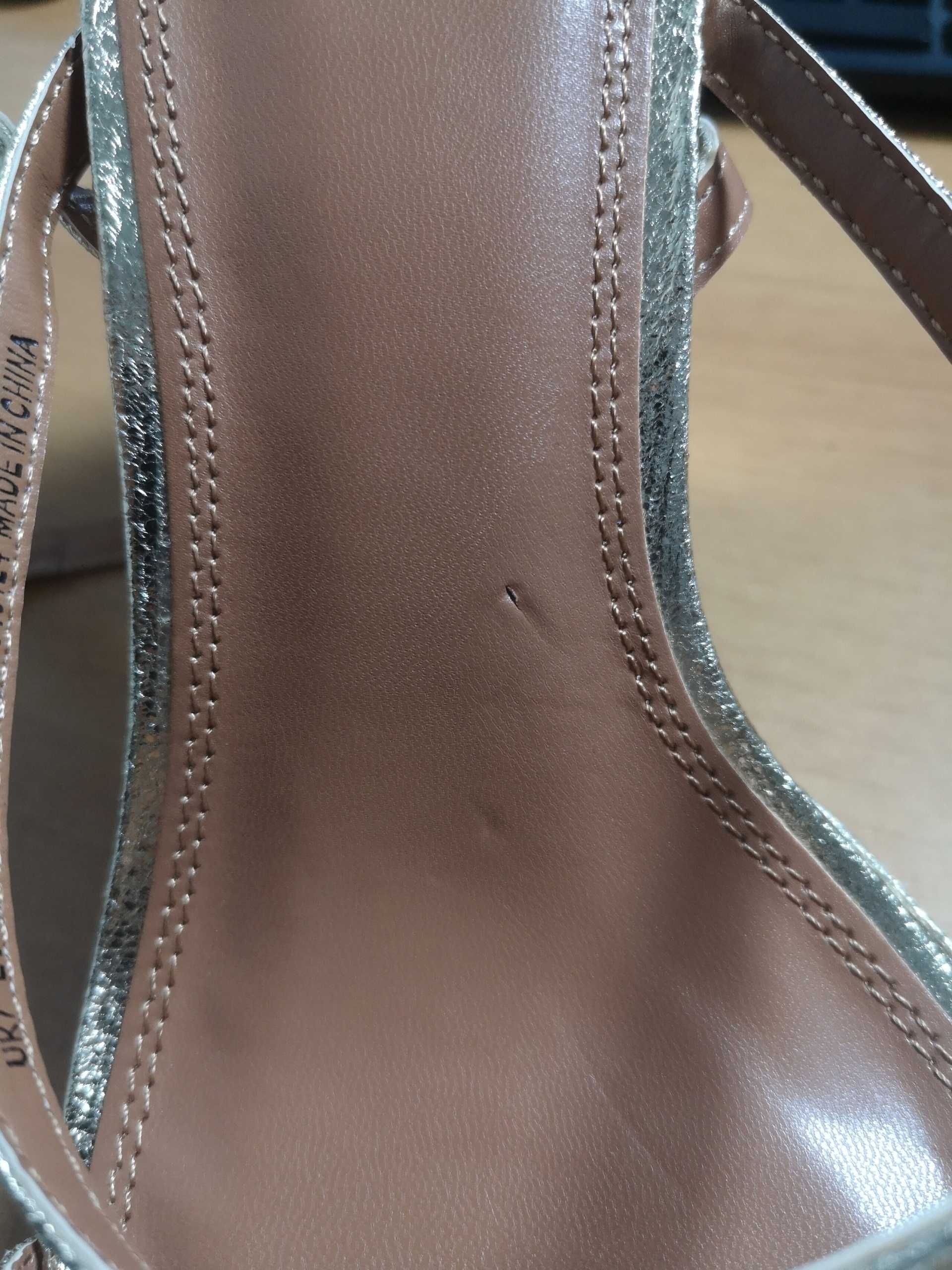 Asos Wide Fit Nashville Złote sandały z pasków na platformie 40