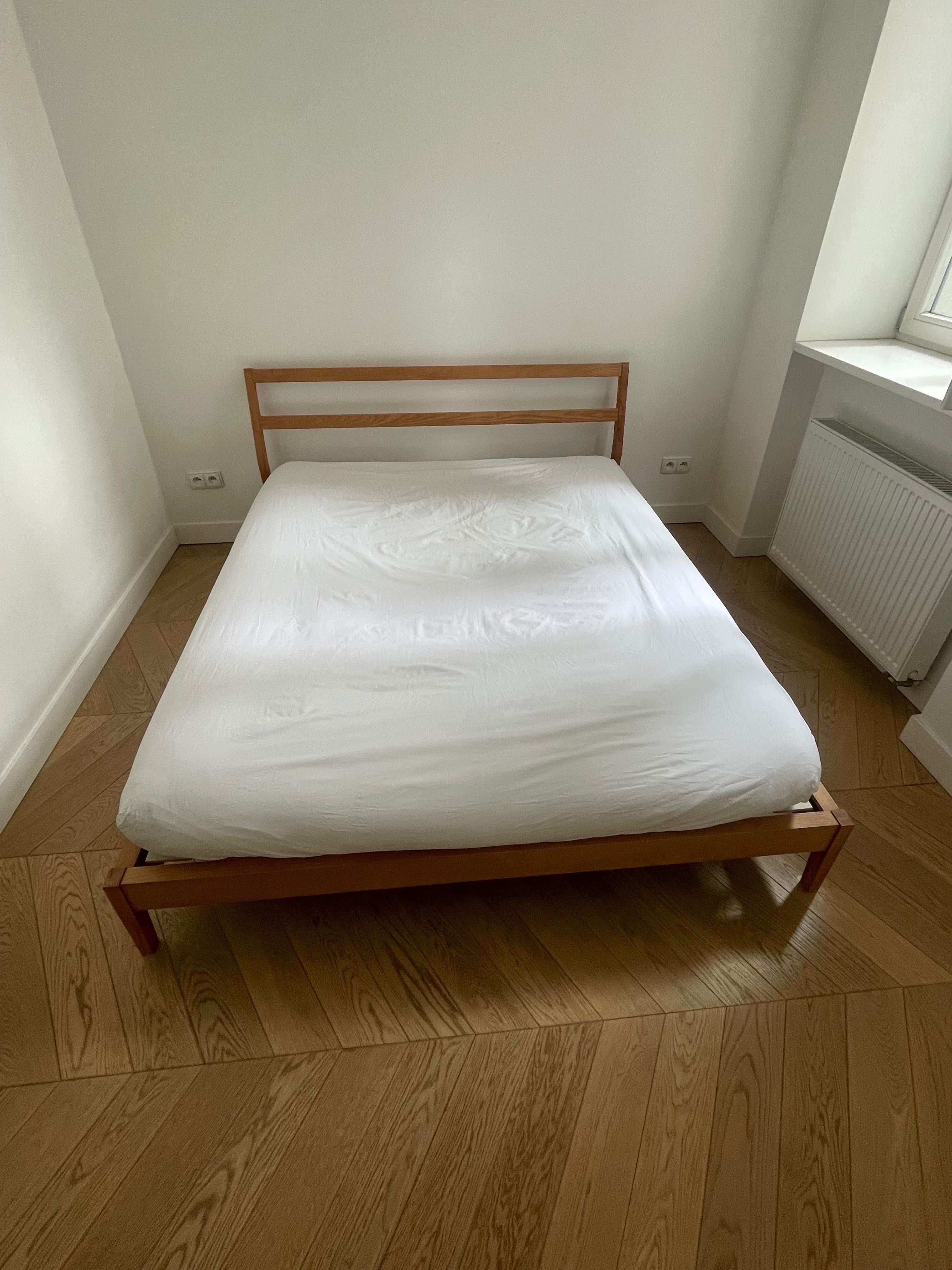 Łóżko z wezgłowiem podwójne duże 163 x 200. Debowe. Muji.