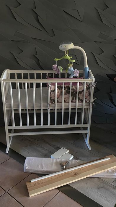 Sprzedam łóżeczko bujane wraz z akcesoriami