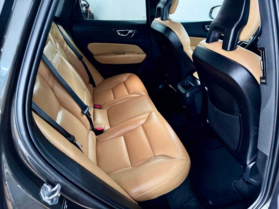 Volvo XC60 T5 Momentum      2018