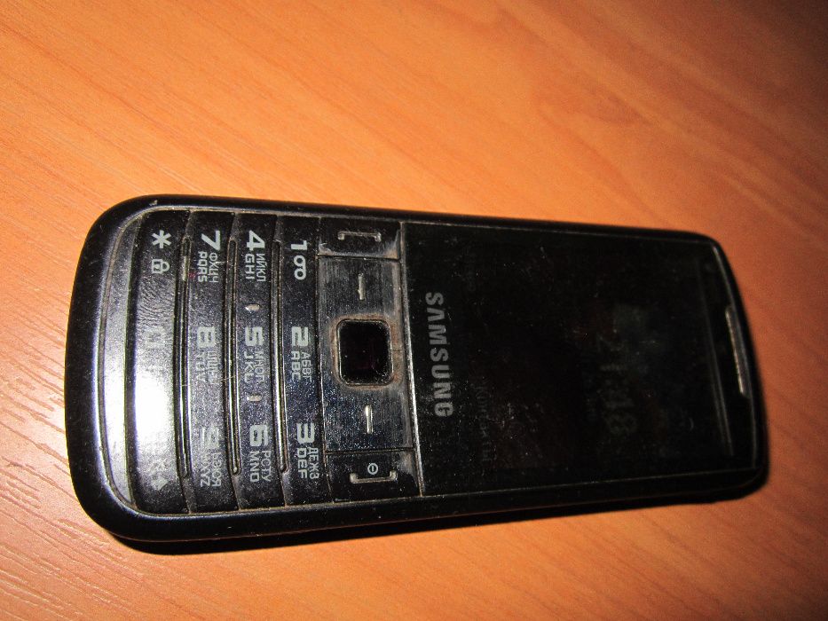 телефон .SAMSUNG на 2 сим-карты