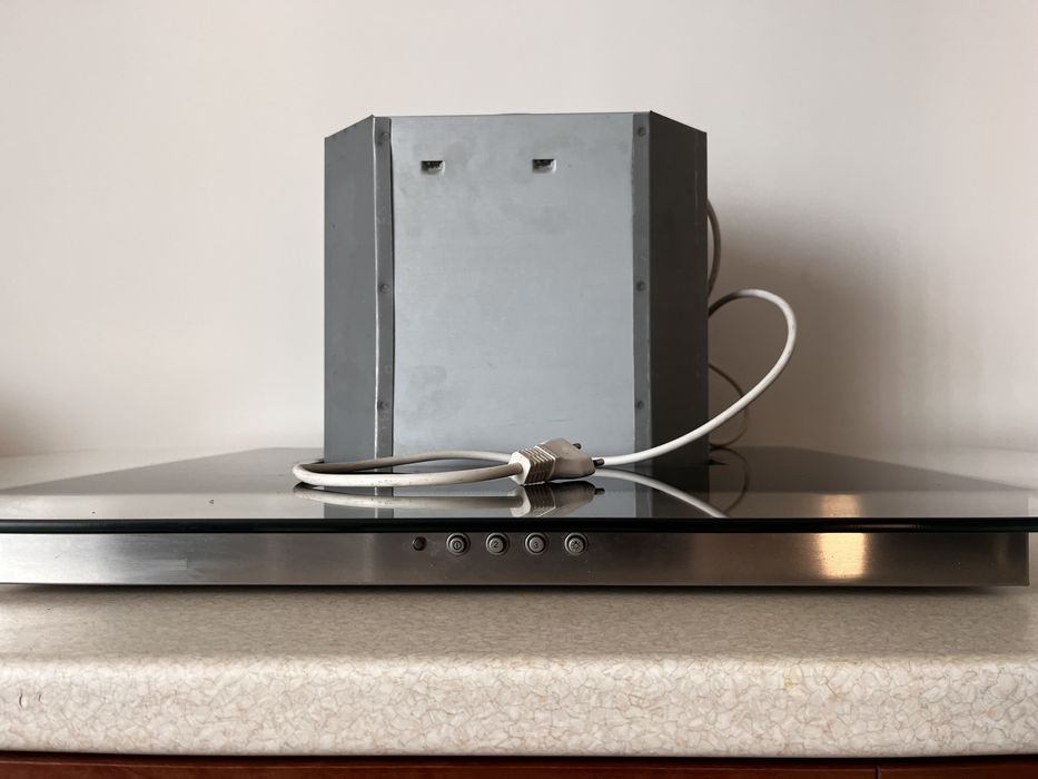 Витяжка кухонна 90*52 см зі склом в гарному стані