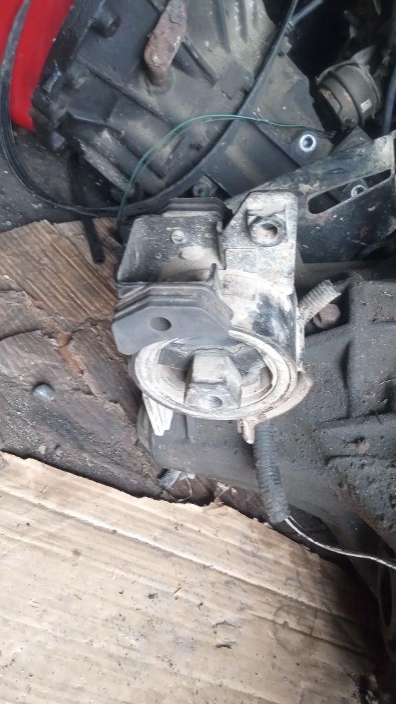 Poduszka skrzyni biegów Land rover Freelander 1,8 benzyna