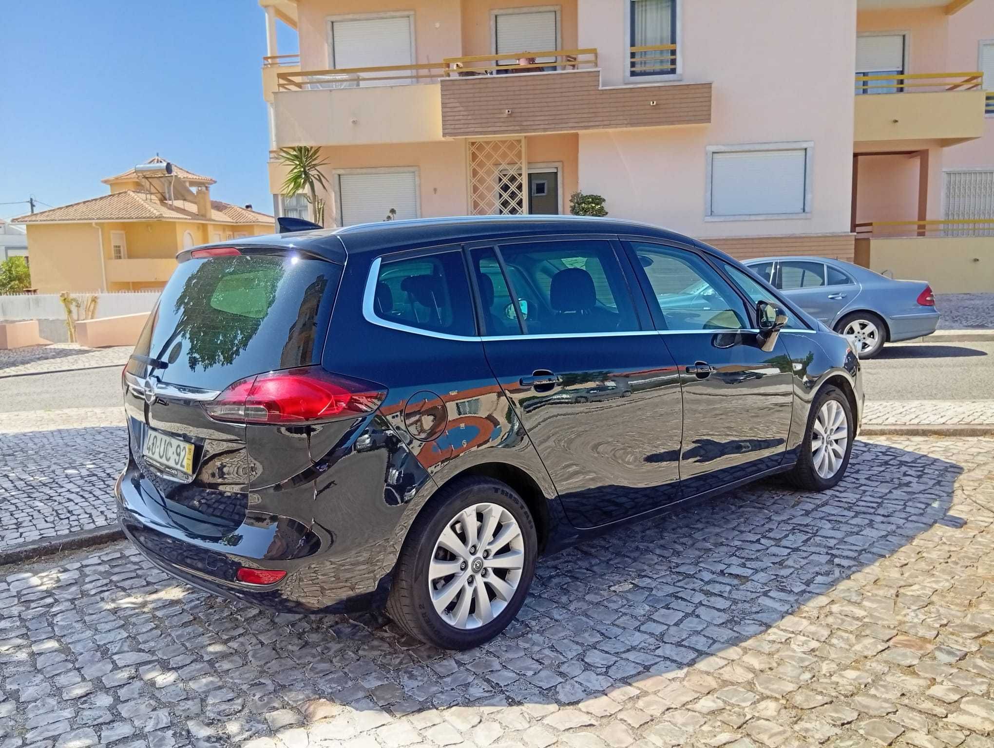Zafira 2018 7 Lugares • Espaçosa, Confortável e Fiável