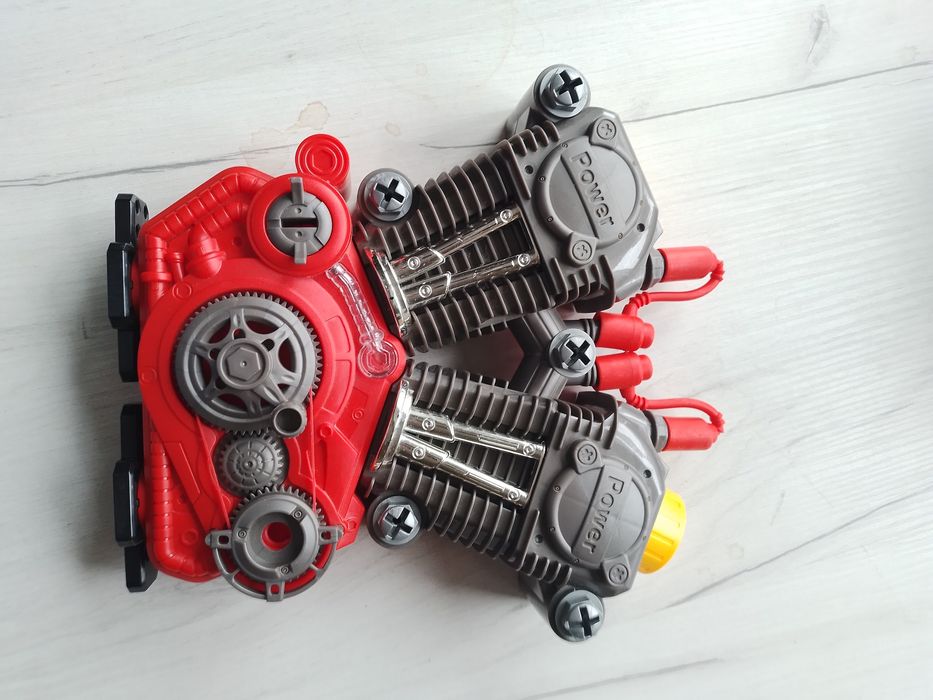Silnik do małego mechanika - gra i się rusza, sprawny