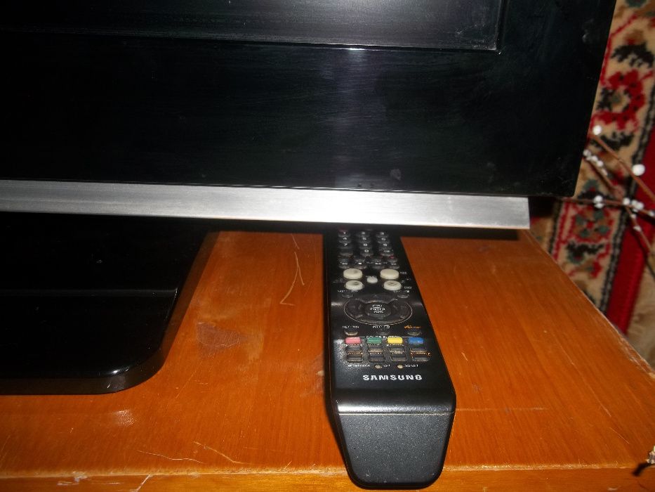 телевизор Samsung 32" рабочий и smart