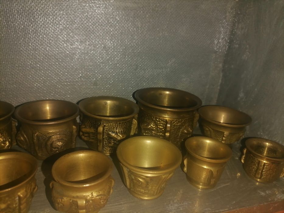 13 Almofariz de bronze por 6 € cada