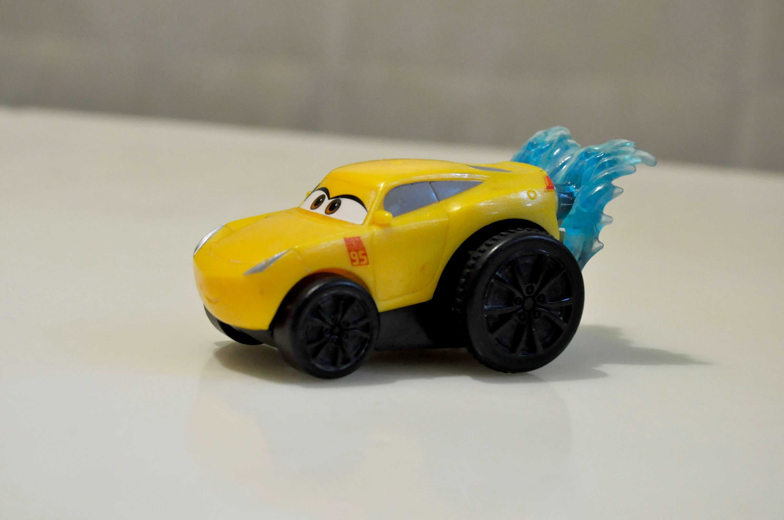 Машинка из мультфильма Тачки 3 Mattel Disney Pixar Cruz Ramirez