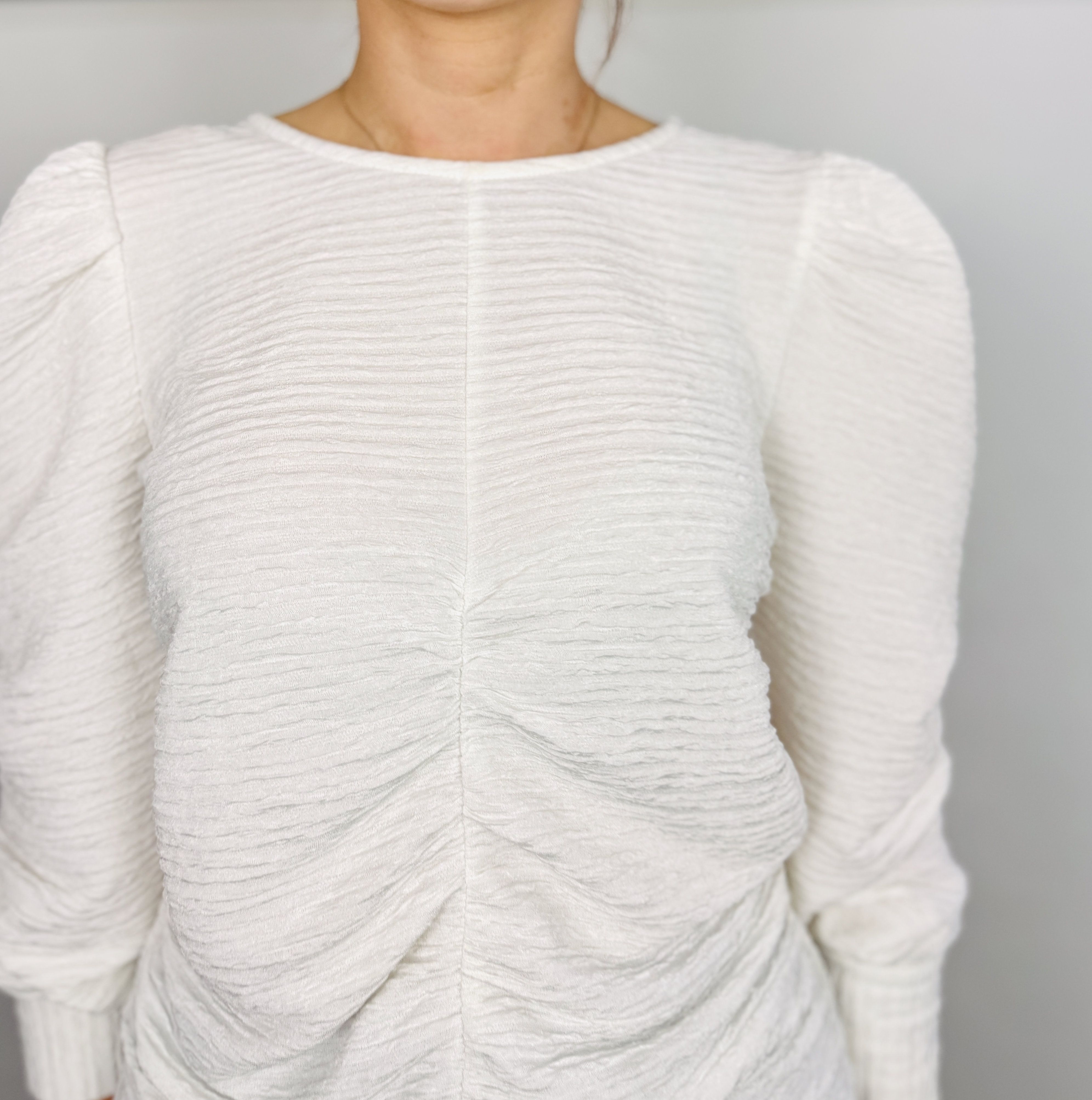 Ecru bluzka z marszczeniem i bufiastymi rękawami M 38 Vero Moda