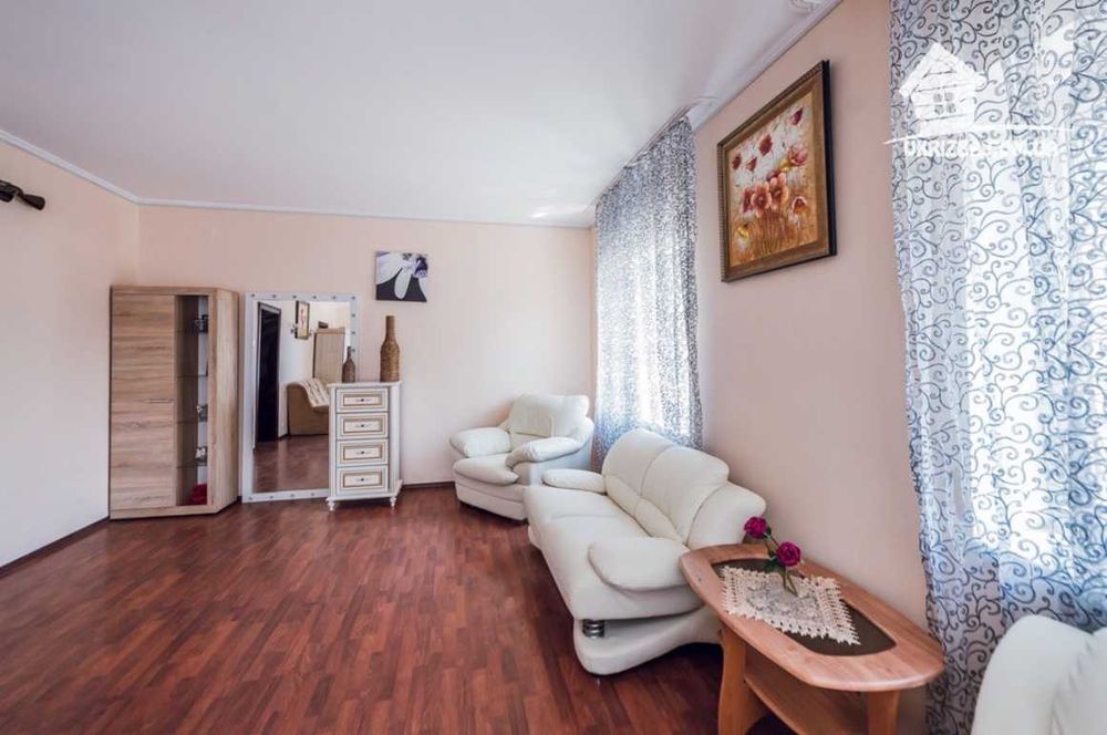 Київ. Будинок 360кв. Ділянка 16 соток, до 15 осіб.