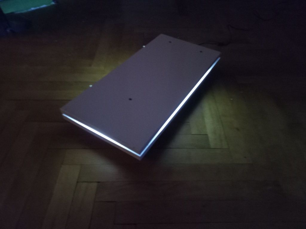 Stojak LED do komputera na kołach