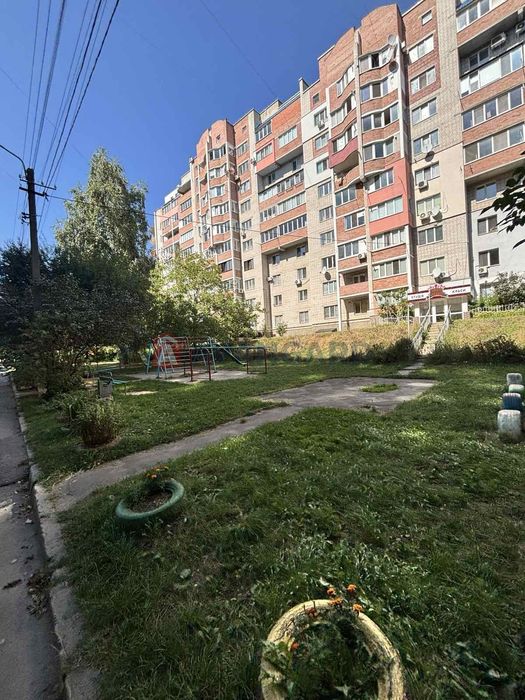 Трикімнатна квартира на 2-ому поверсі Вишенька