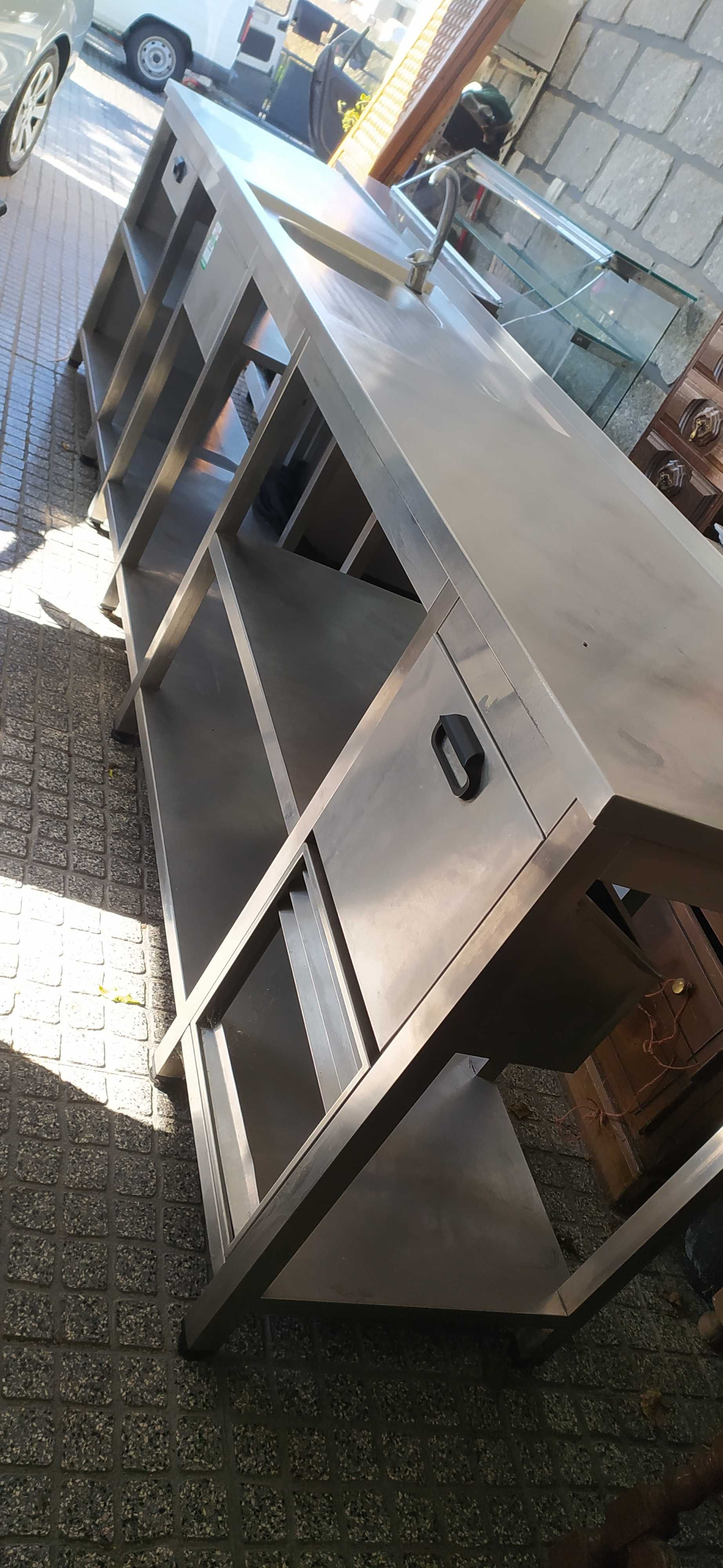 Escaparate em inox