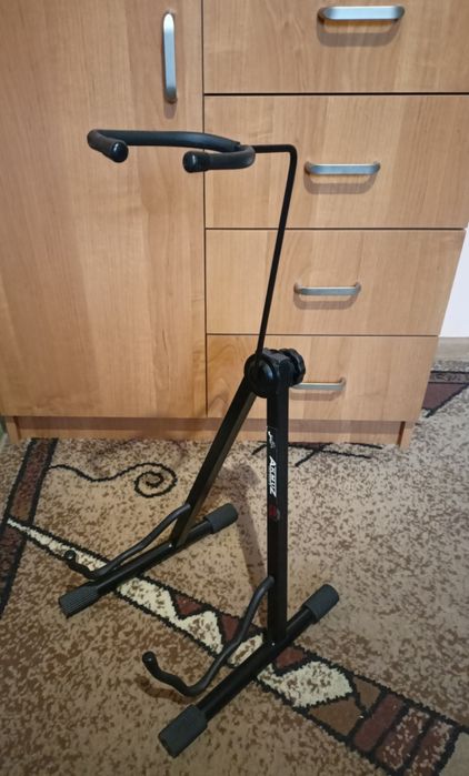 Stojak na gitarę i nuty + pasek do gitary