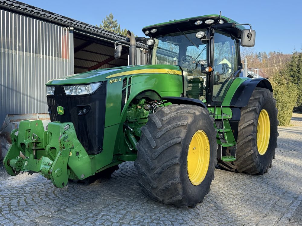 John Deere 8335R