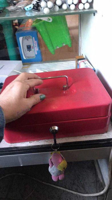 сейф маленький с ключами