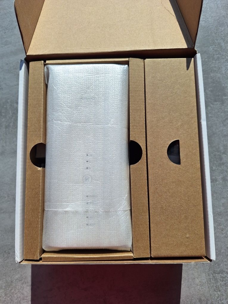 Router, modem Huawei b818-263