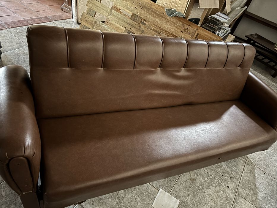 Sofá de Pele em bom estado