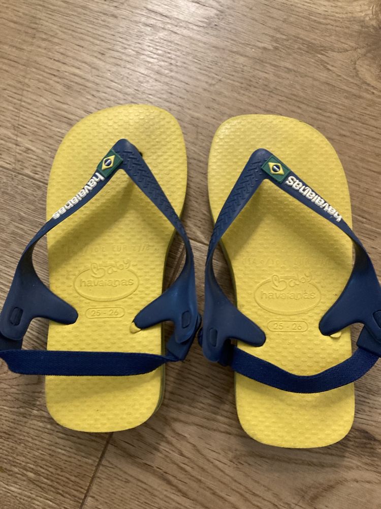 4 pares de Havaianas de crianca em bom estado