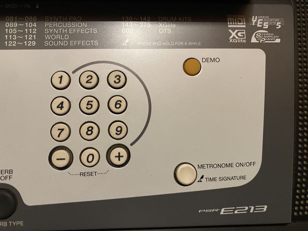 Piano Yamaha E-213