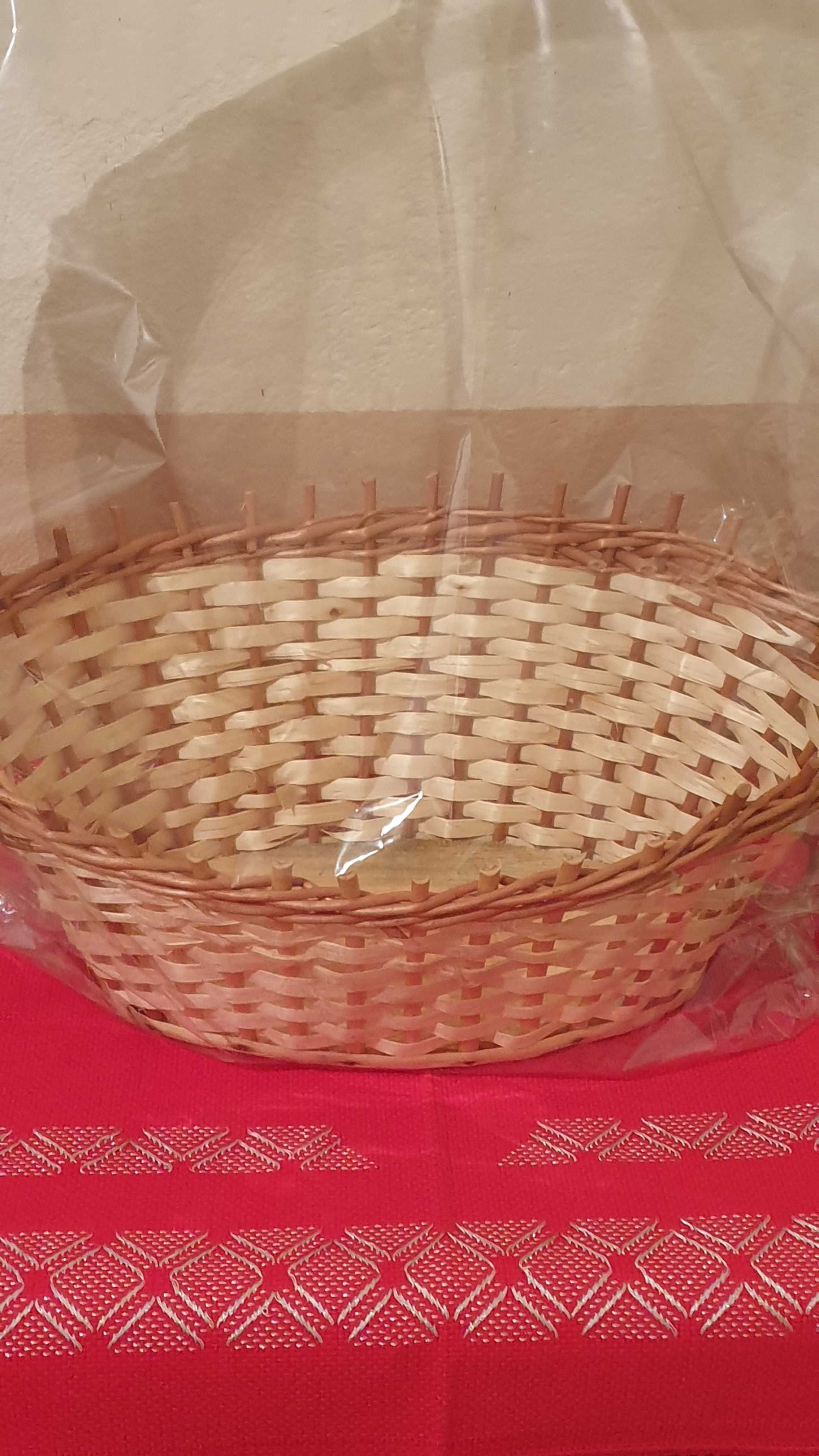 Wiklinowy kosz prezentowy