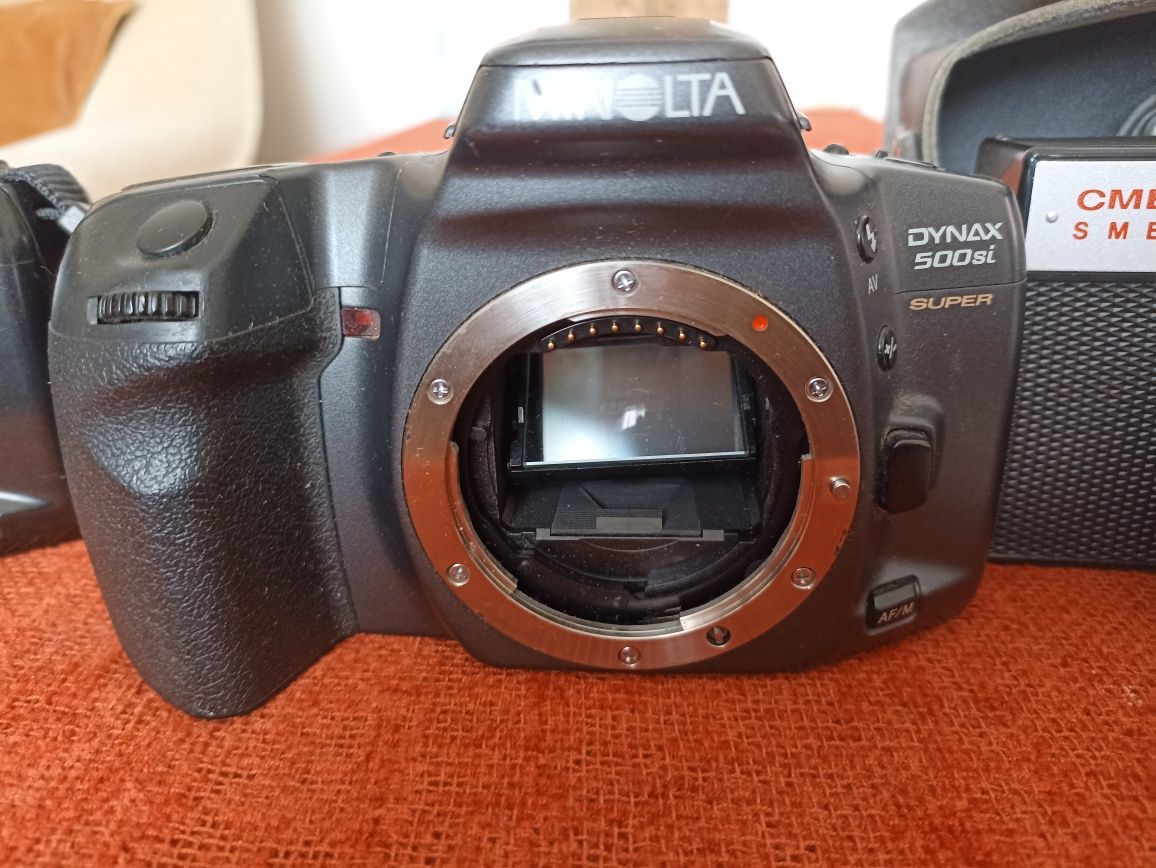 2 aparaty fotograficzne Smena 8 M i Minolta Dynax 500si