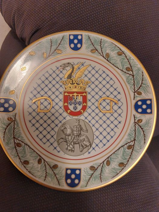 12 pratos , caneca, tabuleiro