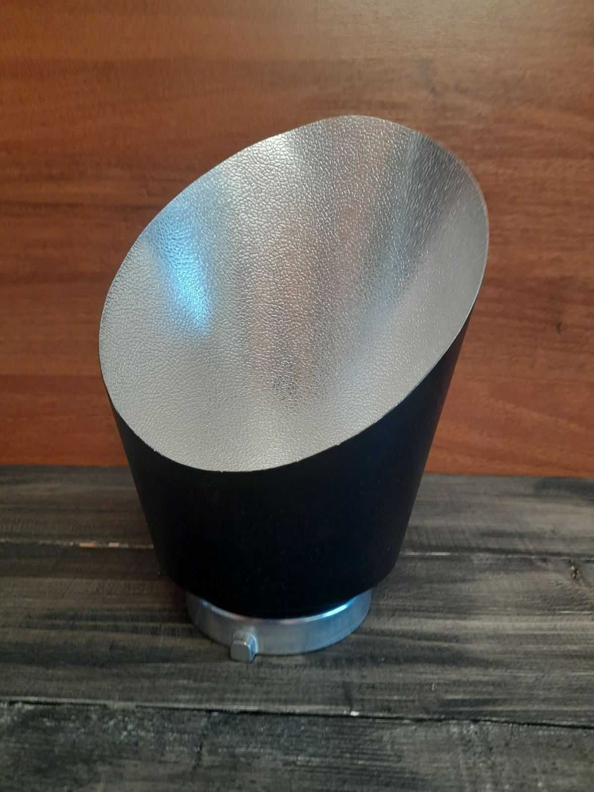 Угловой рефлектор для студийного света с байонетом Боуэнс.