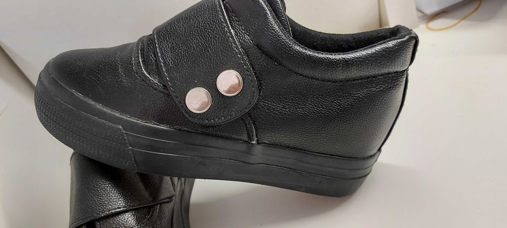 Sapatos de senhora em pele