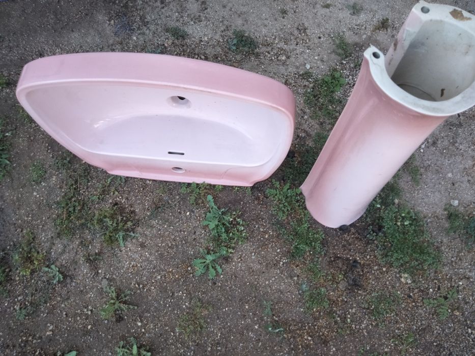 Lavatório  embutido em pedra de mármore